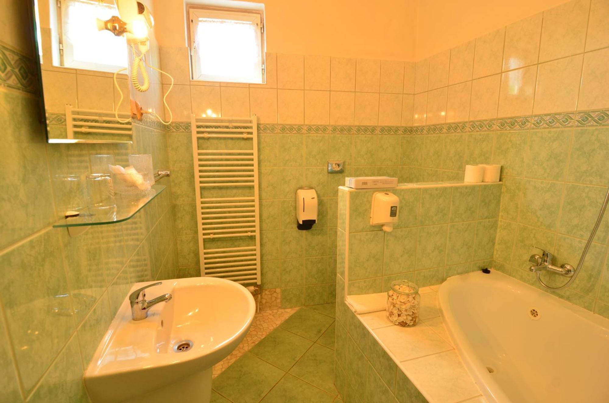 Baronka Bed & Breakfast & Bistrot Betliar Bagian luar foto