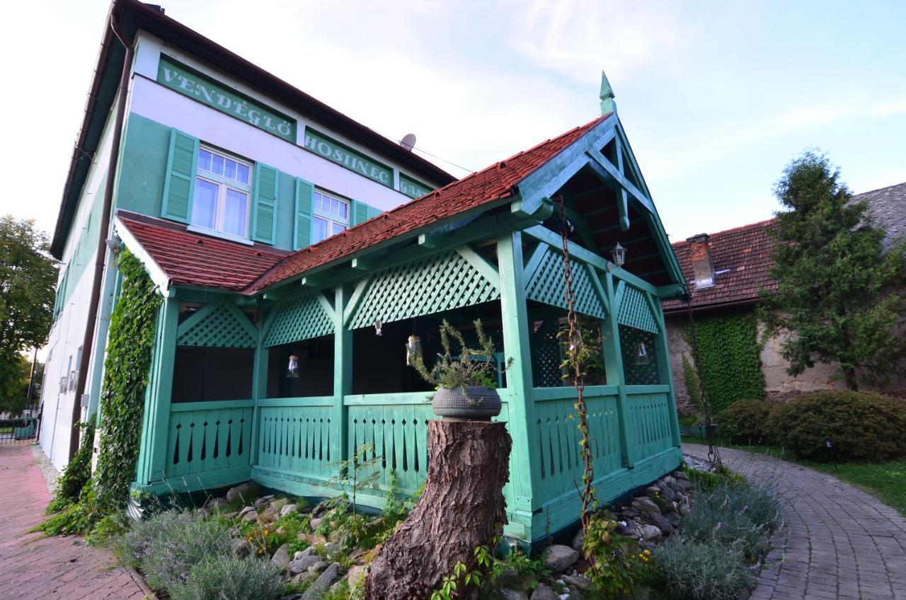 Baronka Bed & Breakfast & Bistrot Betliar Bagian luar foto