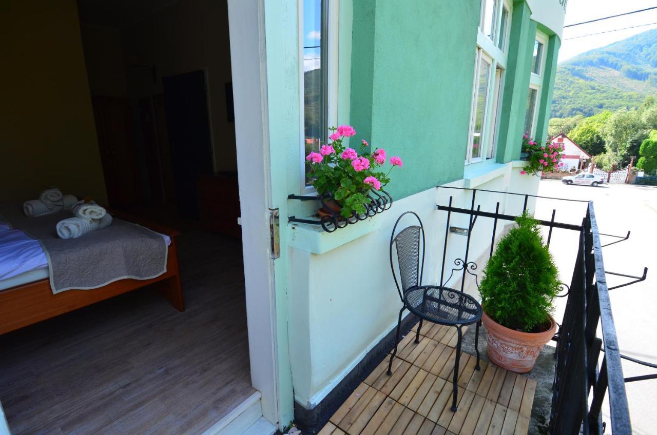 Baronka Bed & Breakfast & Bistrot Betliar Bagian luar foto